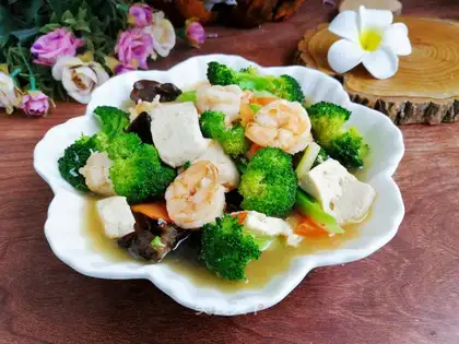Shrimp with broccoli