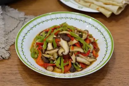 Pepper fried mushrooms