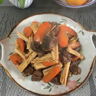 Roasted carrots burning cattle