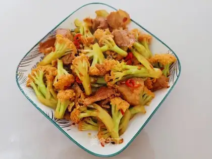 A pot of casserole