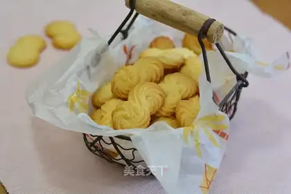 Yogurt almonds