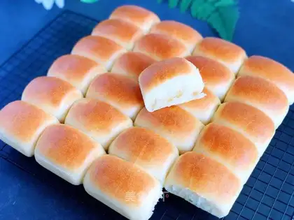 Light cream buns
