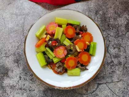 Carrot celery with sea cucumber