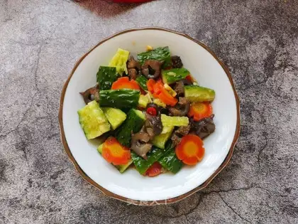 Carrot cucumbers with sea cucumber