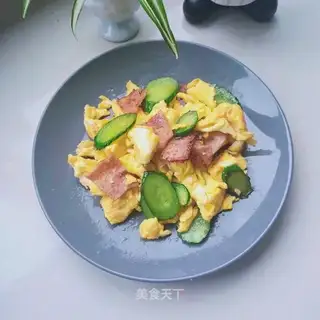 Bacon cucumber fried eggs
