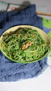 Black bean sprouts
