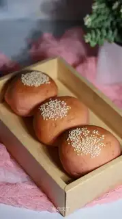 Sesame red bread