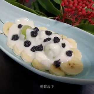 Banana monkeys with yogurt