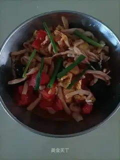 Platinum tomato fried eggs