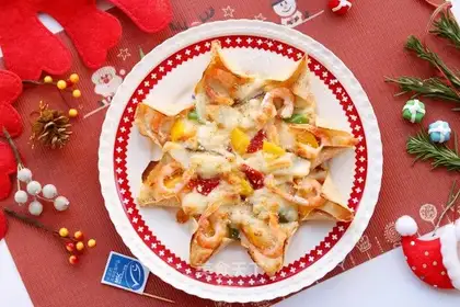 Seafood Christmas pizza