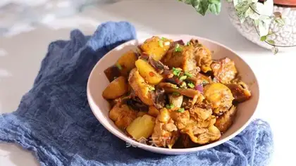 Potato onion chicken