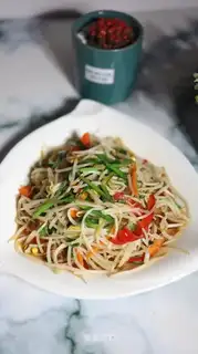 Scrambled bean sprouts