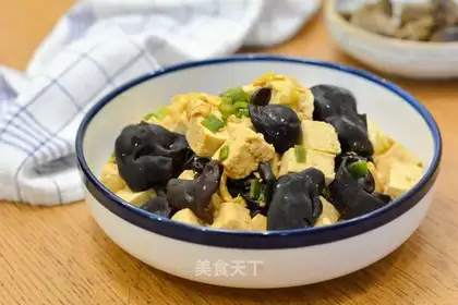 ♪ Eggs fried tofu ♪