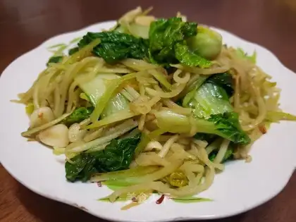The yellow cabbage and radish