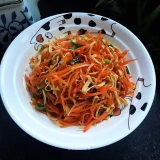 Oiled carrots and bean peels
