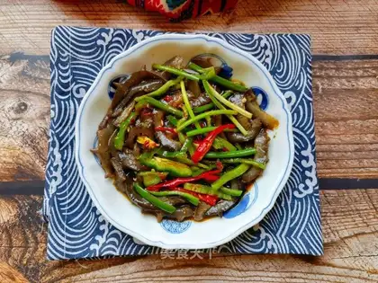 Red oil and sea cucumber