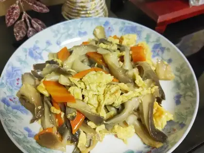Mushroom fried eggs