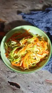 ♪ ♪ Yellow and carrot ♪