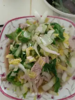 Blue cabbage and veal