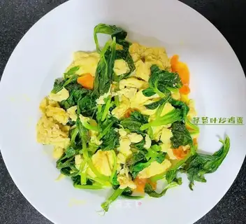 Celery leaves and fried eggs