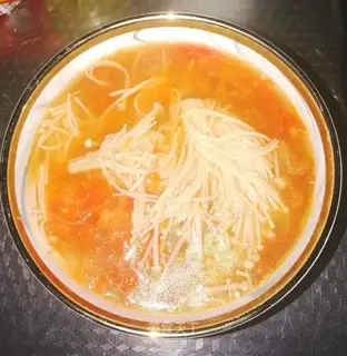 Tomato gin and mushroom soup