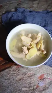 The ginseng cooks chickens