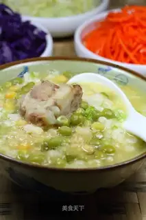 Rice in rice soup with three vegetables and ribs