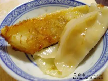 Bud white pot sticker