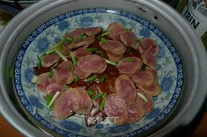 Steamed sausage with dried tea