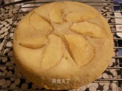 Caramel apple cake