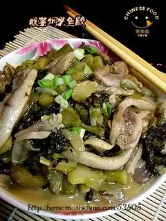 Braised rice with pickled cabbage and fish glue