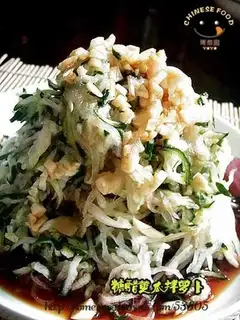 Sweet and sour cucumber mixed with radish