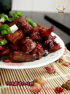 Braised pork with roses and flowers