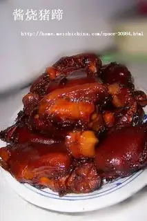 roasted pig's trotters in soy sauce
