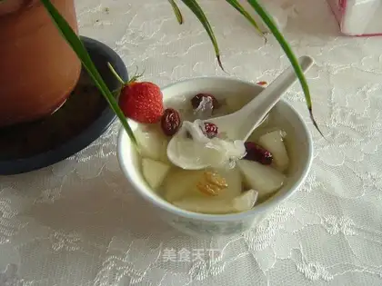 Sydney white fungus and red dates beauty soup
