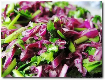 Cold red cabbage