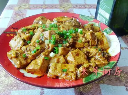 Fresh and spicy minced pork and tofu