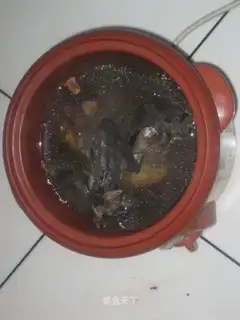 Black-bone chicken soup