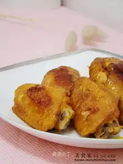 Fried chicken wings and chicken legs with tin foil
