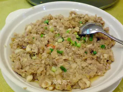 Steamed meat pie with horse chestnut