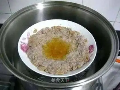 Steamed meat pie with dried radish