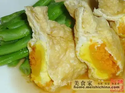Boiled eggs and carrots in bags