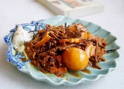 Stewed egg with tea tree mushroom