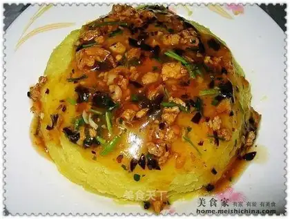 Mashed potatoes with juice