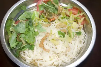 Noodles in soup with sweet dew silk