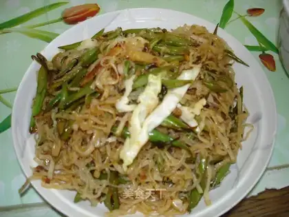 Fried noodles with shredded nectar