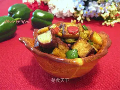 stir-fried green and red peppers with dried beans