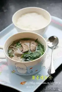 Spinach pork liver soup