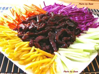 Shanzhai version of shredded pork in Beijing sauce