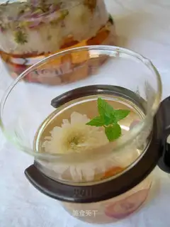 Red and White Double Flower Drink